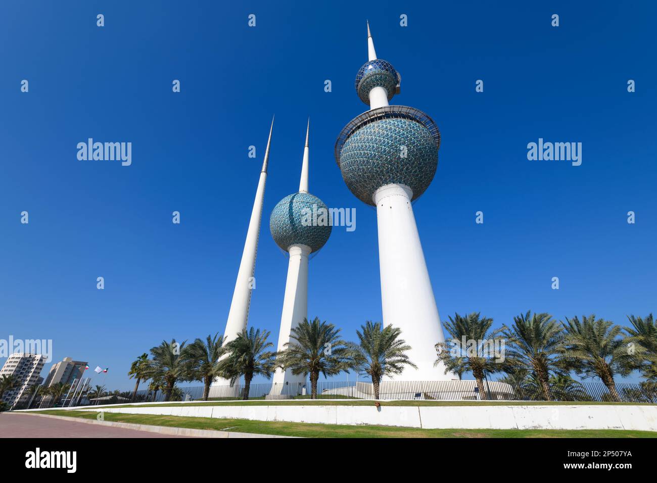 Kuwait Towers, auch bekannt als Kuwait Water Towers, wurde zu einem Wahrzeichen und Symbol des modernen Kuwait. Aus Stahlbeton und vorgespanntem Beton. Stockfoto