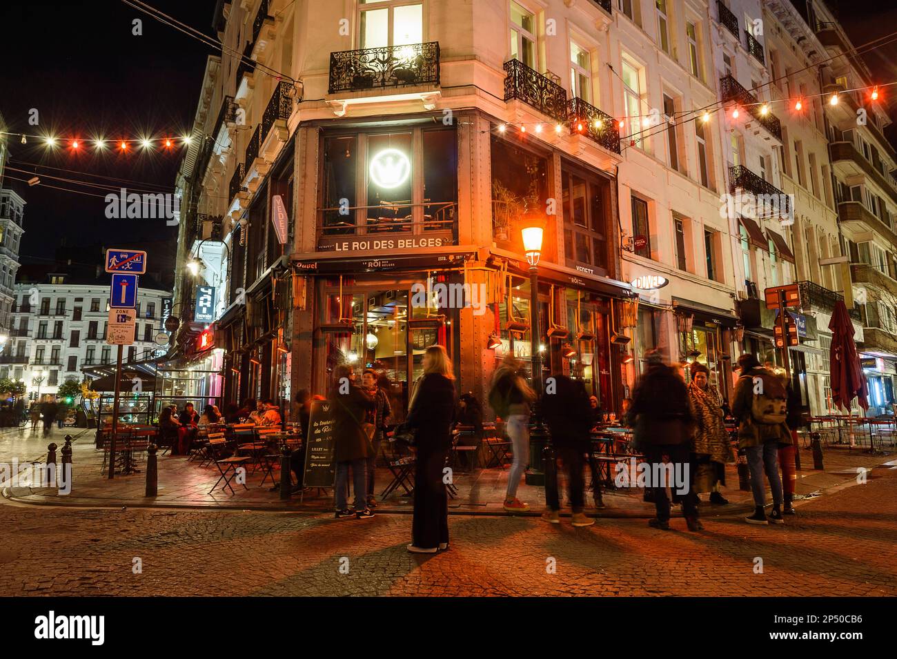 Brüsseler Nachtleben in Bars, Pubs und Restaurants rund um die Halles Saint-Gery im Zentrum von Brüssel | Vie nocturne dans les Bars, Pub et Resturur Stockfoto