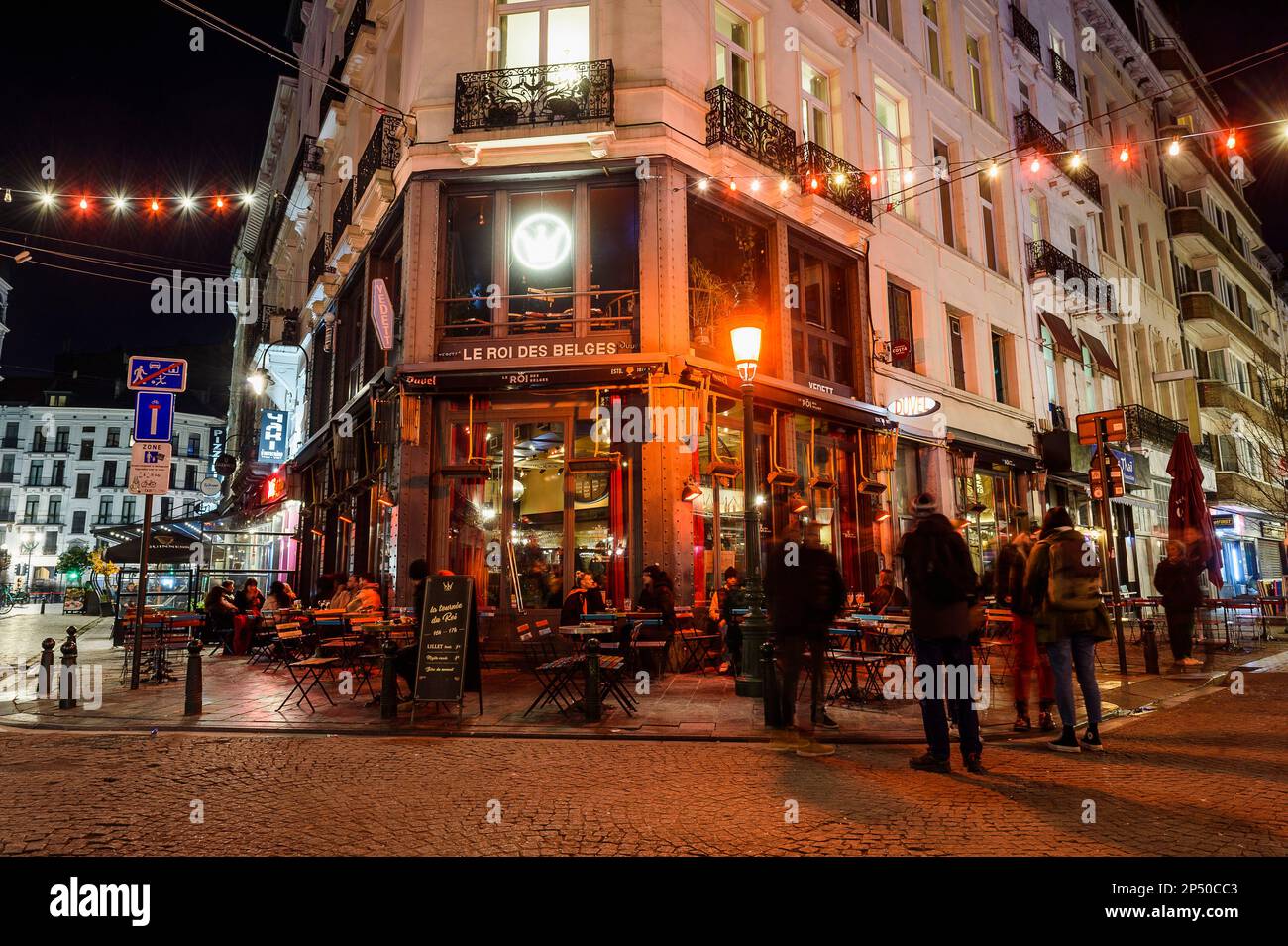 Brüsseler Nachtleben in Bars, Pubs und Restaurants rund um die Halles Saint-Gery im Zentrum von Brüssel | Vie nocturne dans les Bars, Pub et Resturur Stockfoto