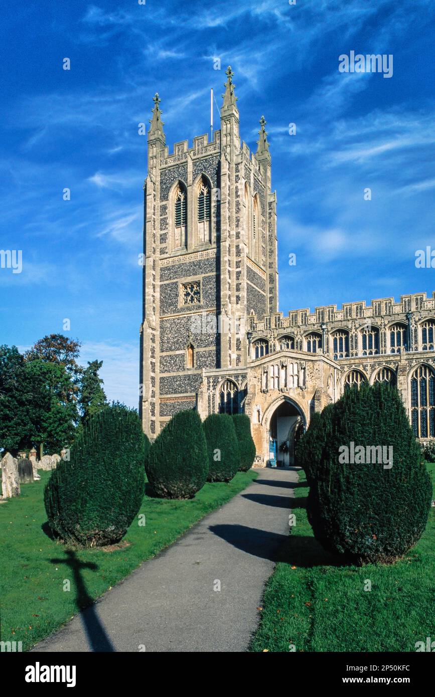 Long Melford Suffolk Church, Blick auf die Holy Trinity Church - eine große mittelalterliche Pfarrkirche im Dorf Suffolk von Long Melford, England, Großbritannien. Stockfoto