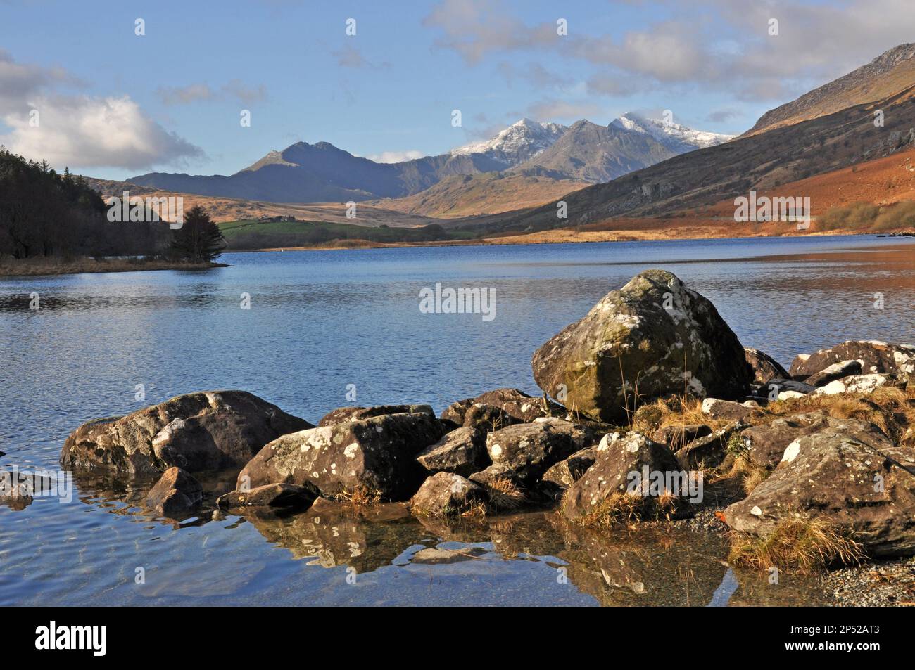 Snowdon aus Lake Vyrnwy, Capel Curig, Wales, Großbritannien Stockfoto