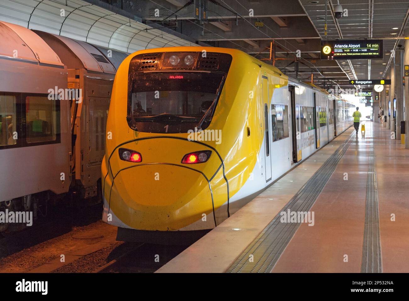 Stockholm, Schweden - Juni 23 2019: Der Arlanda Express verbindet den Stockholmer Hauptbahnhof mit dem Flughafen Stockholm-Arlanda. Stockfoto