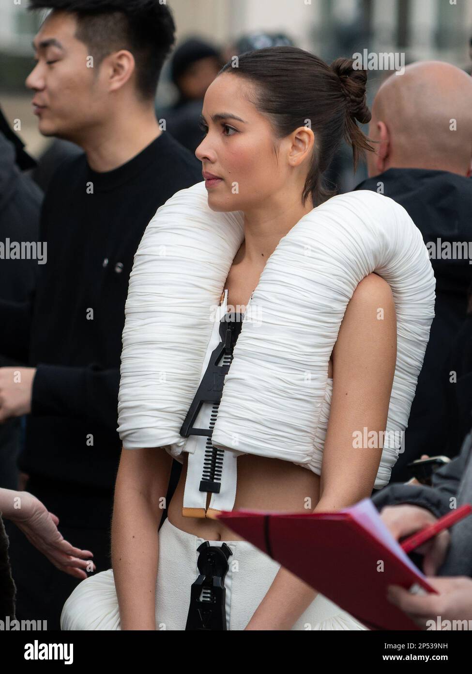 Paris, Frankreich, 06/03/2023. Urassaya Sperbund auf der Vuitton Womenswear Herbst/Winter 2023 Show PARIS FASHION WEEK - MÄRZ 03 2023Credit: Jacques Julien/Alamy Live News Stockfoto