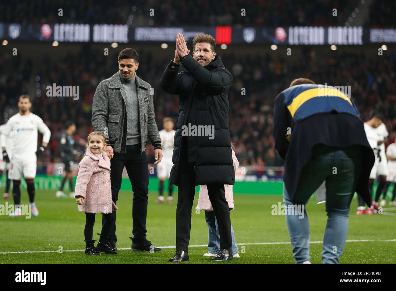 Madrid, Spanien. 4. März 2023. Diego Simeone (Atletico) Fußball : Simeone während der Zeremonie für die meisten Regisseure der Mannschaftsgeschichte vor dem spanischen Spiel "La Liga Santander" zwischen dem Club Atletico de Madrid 6-1 Sevilla FC im Estadio Civitas Metropolitano in Madrid, Spanien . Kredit: Mutsu Kawamori/AFLO/Alamy Live News Stockfoto