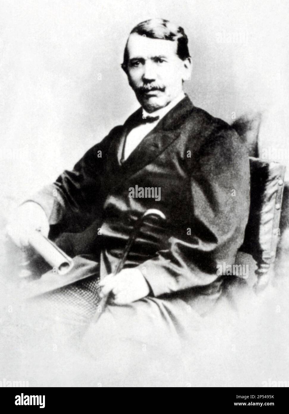 1860 Ca , London , England : DAVID LIVINGSTONE ( 1813 - 1873 ) schottischer Missionarsforscher in Afrika , entdecken Sie den Ngami-See , die Victoria Falls ( benannt nach der Queen VICTORIA ) im Jahr 1855 und den Nyassa-See ( heute Malawi ) . Im Jahr 1869 wurde der Vermisste des Journalisten HENRY STANLEY im Jahr 1871 in Ujiji ( nahe dem Tanganica-See ) während der Erforschung der Quelle des Nils festgestellt . Livingstone starb in Sambia - ESPLORATORE - EXPLORER - ESPLORAZIONI - Portrait - Rituto - Baffi - Schnurrbart - Bastone da passeggio - Cane --- Archivio GBB Stockfoto