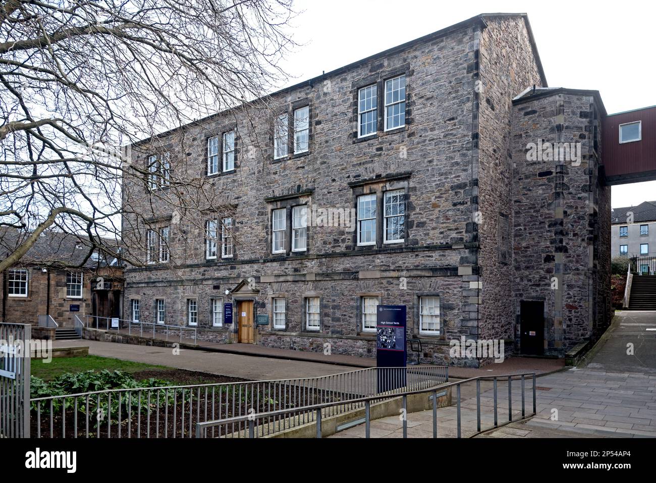 Die Vorderseite der Old Surgeons' Hall, die University of Edinburgh, High School Yards, Edinburgh. Stockfoto