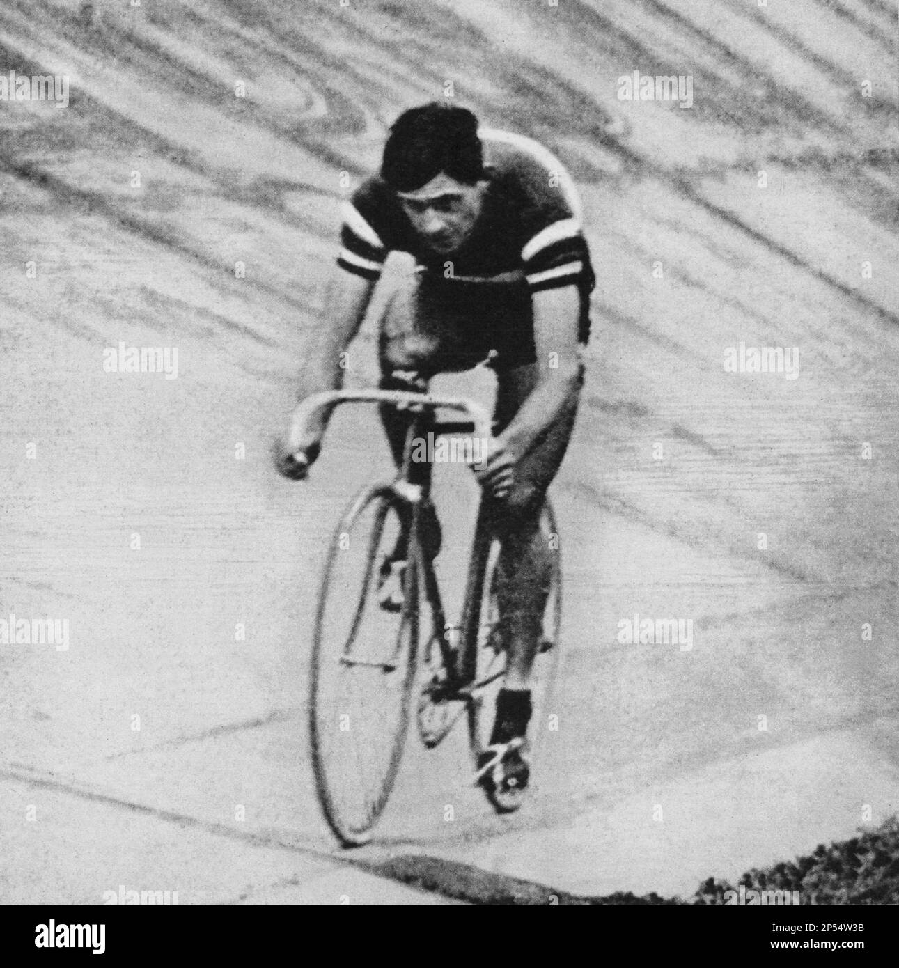 1920 , ITALIEN : der gefeierte italienische Radfahrer ALFREDO BINDA ( 1902 - 1986 ) , der 3. Weltmeister für das Radfahren auf der Straße ( 1927 - 1930 -) und Gewinner des Giro d' Italia 5 ( 1925 - '27 - '28 - '29 -'33 ) - CICLISMO - CICLISTA - SPORT - Bikes - Bicicletta --- Archivio GBB Stockfoto
