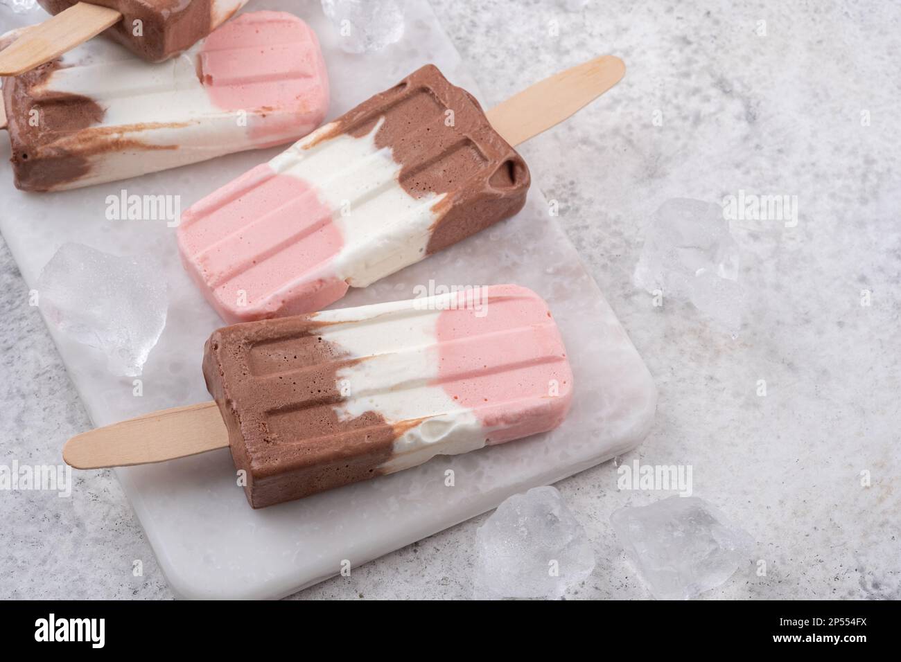 Neapolitanisches Joghurt-Eis-Eis-Eis-Eis Stockfoto