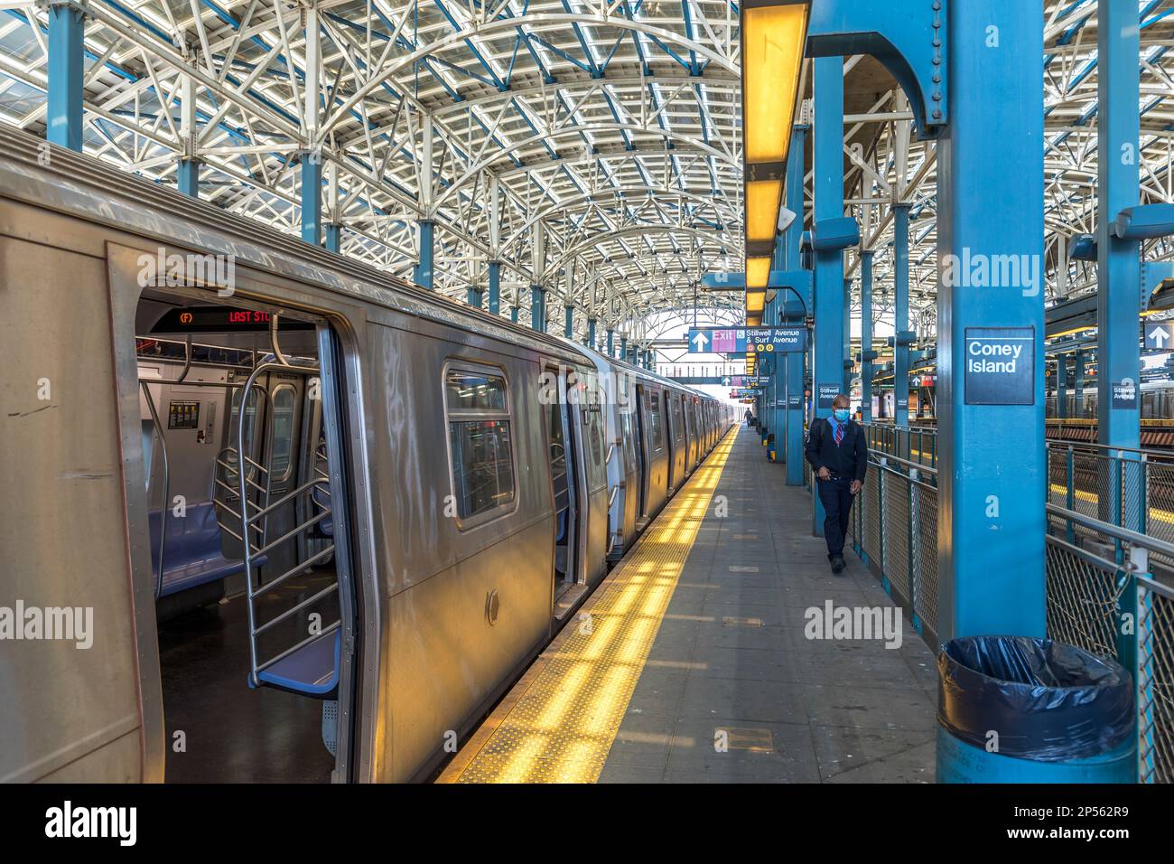 Coney Island, USA - 28. April 2022: Coney Island Station in Brooklyn, New York Stockfoto