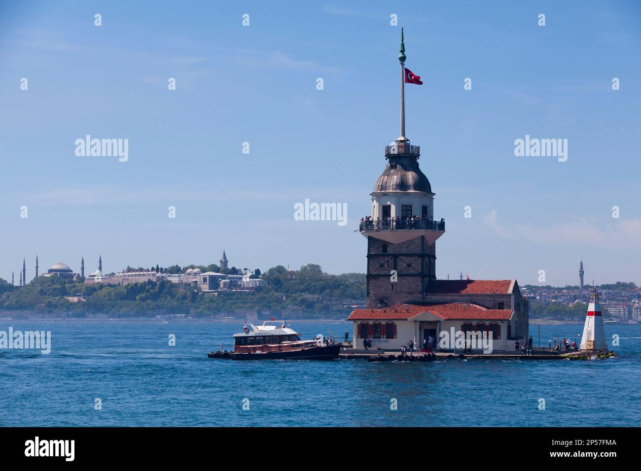 Istanbul, Türkei - Mai 12 2019: Der Jungfernturm, auch bekannt als Leander's Tower seit der mittelalterlichen byzantinischen Zeit. Stockfoto