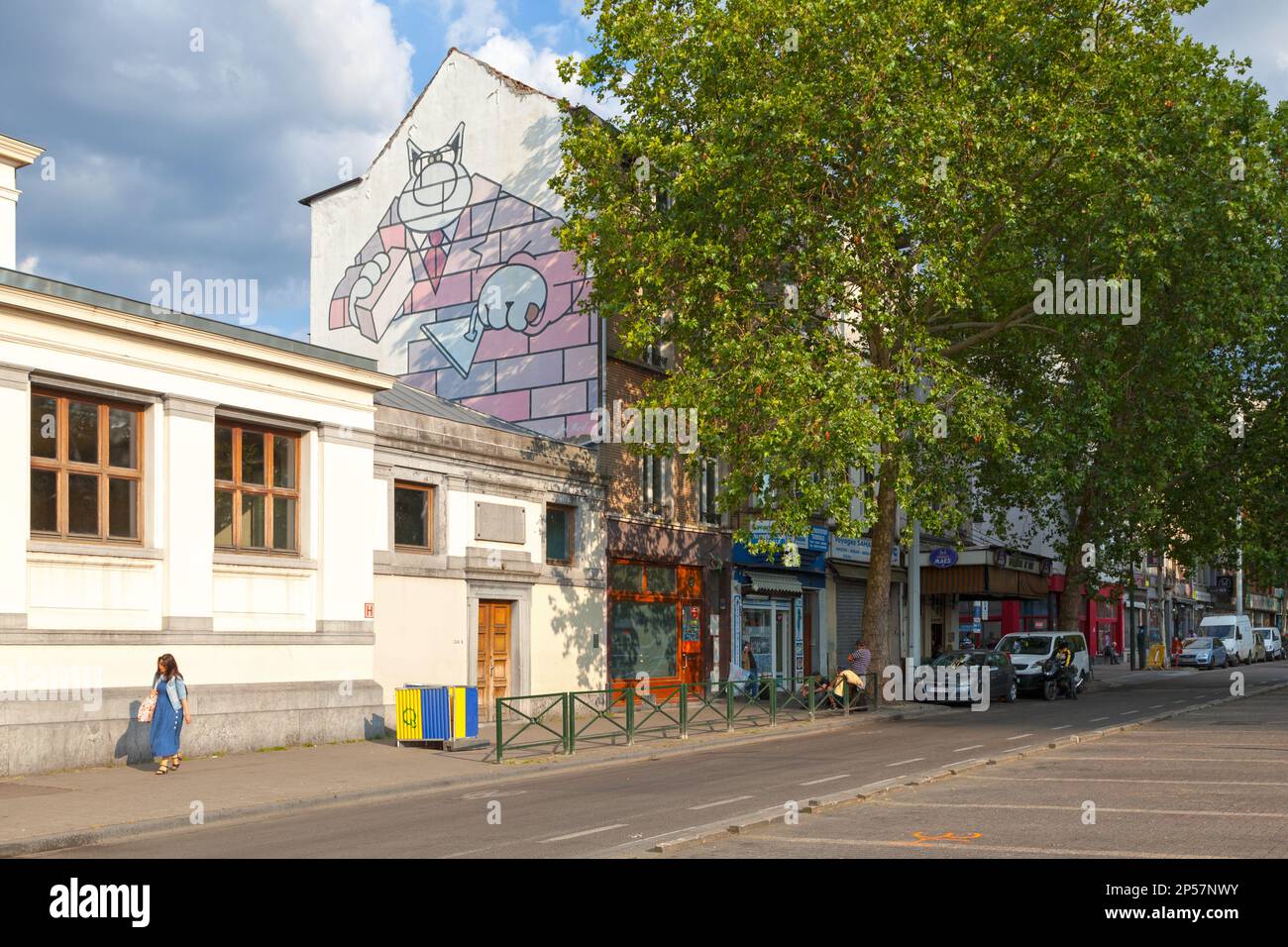 Brüssel, Belgien - Juli 02 2019: Die Katzenmauer befindet sich am Boulevard du Midi. Die Wand zeigt, wie Cat eine Wand baut. Basierend auf der Comic-Serie Stockfoto