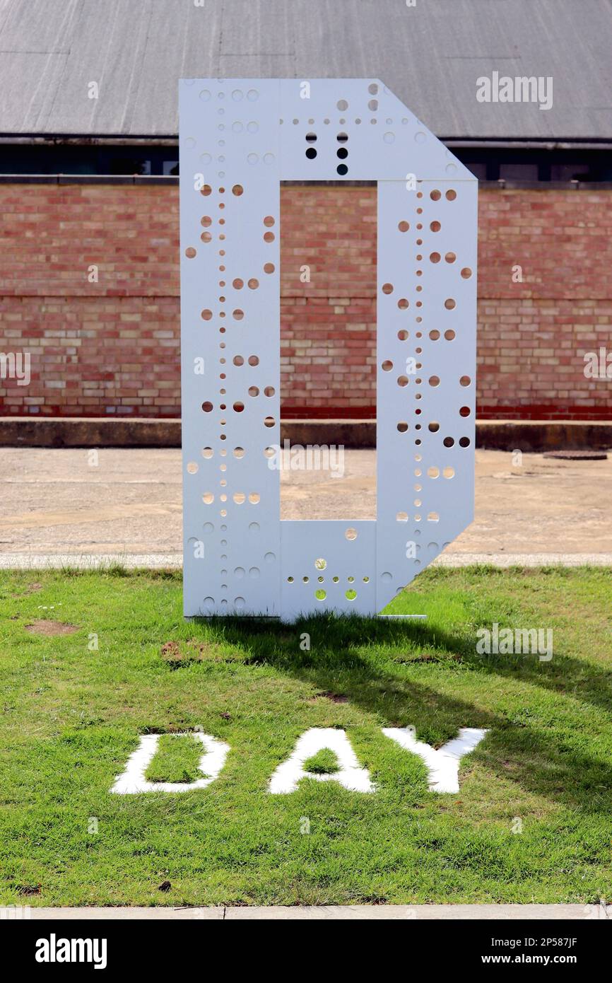 Bletchley Park's neue Identität geschaffen von Rose Design, für ein Stahldenkmal und eine Sonderausstellung zum 75. Jahrestag seit D-Day, Mai 2022. Stockfoto