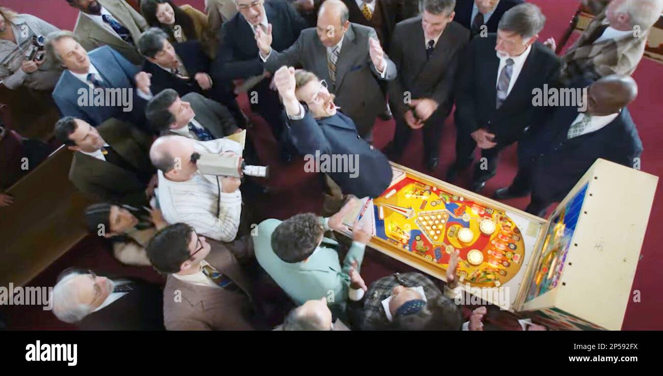 PINBALL DER MANN, DER DAS SPIEL GERETTET HAT, Mike Faist (Mitte