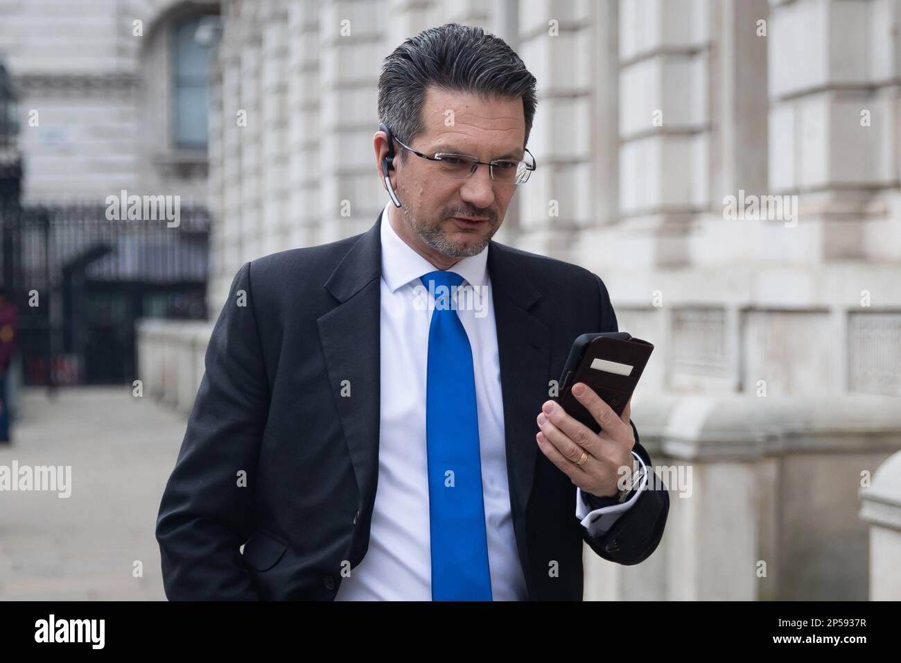 London, Großbritannien. 06. März 2023. Der Staatsminister für Nordirland Steve Baker ist vor dem Kabinettsbüro in London zu sehen. (Foto: Tejas Sandhu/SOPA Images/Sipa USA) Guthaben: SIPA USA/Alamy Live News Stockfoto