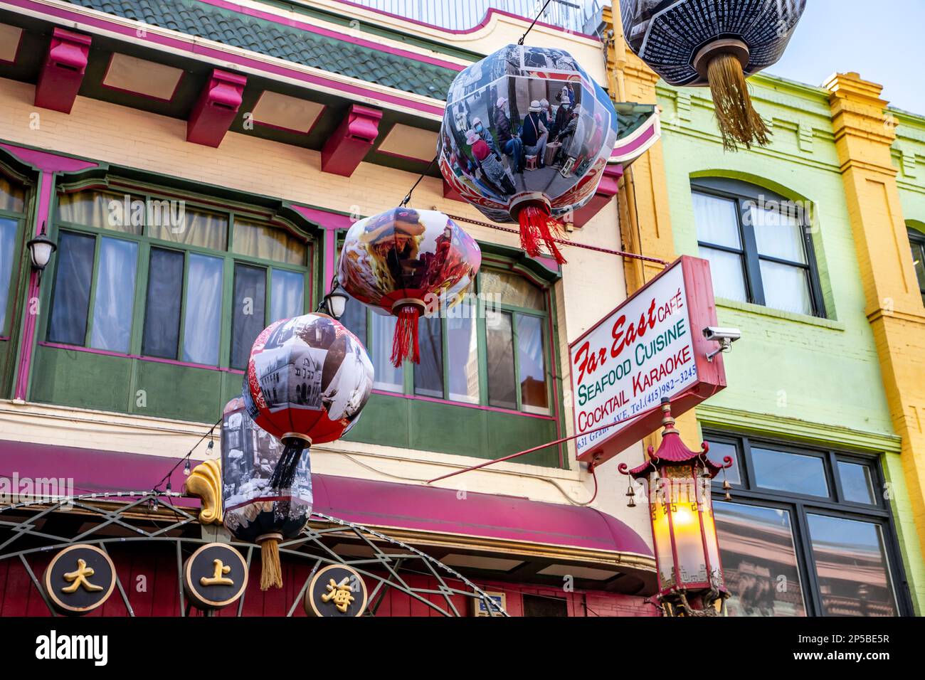 Chinatown in San Francisco, Kalifornien Chinesische Laternen über die Grant Avenue. Stockfoto