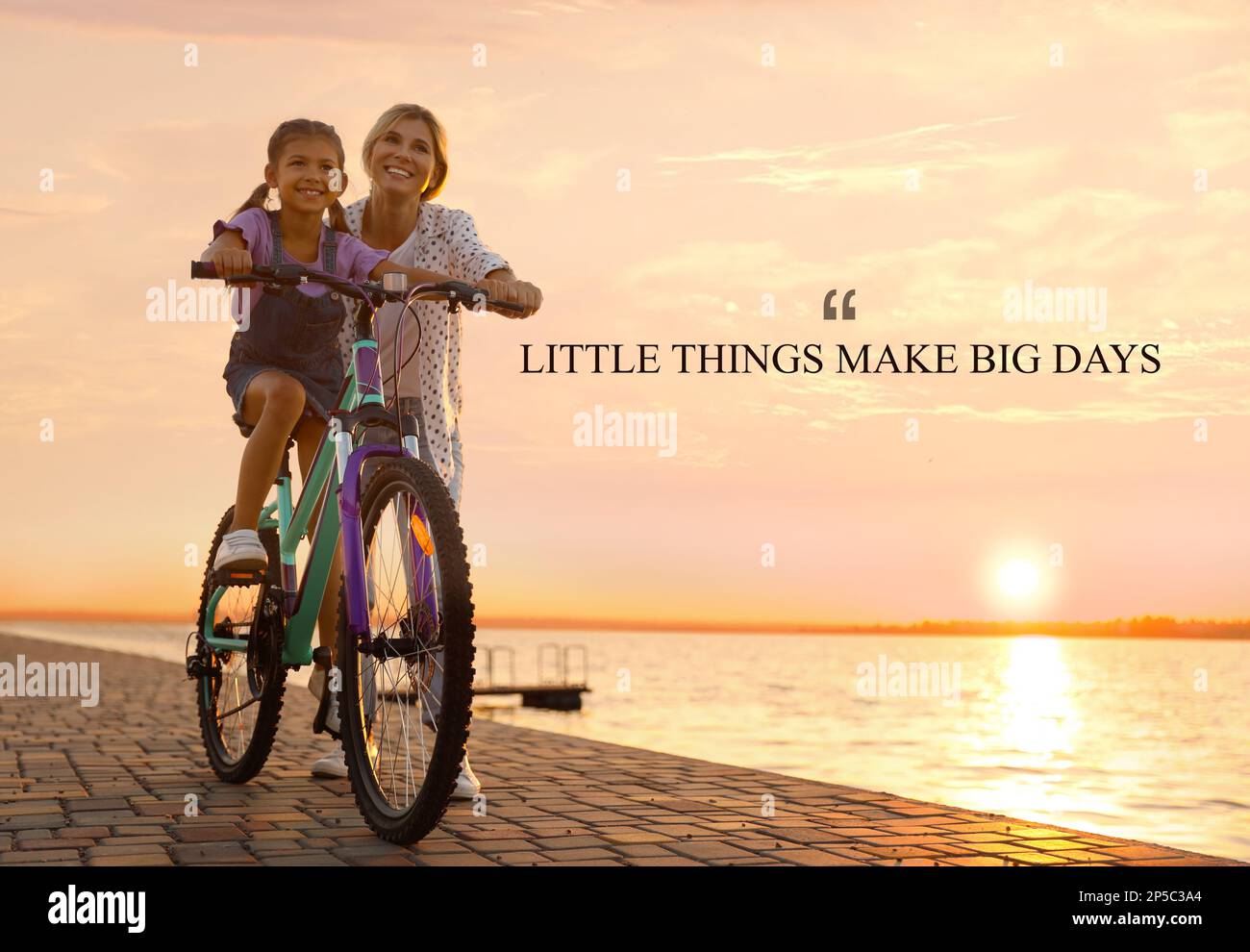 Kleine Dinge Machen Große Tage. Motivierendes Zitat, das daran erinnert, dass Momente der Freude, ein glückliches Leben aufzubauen, oder kleine Dinge jeden Tag große Ergebnisse bringen. Text A Stockfoto