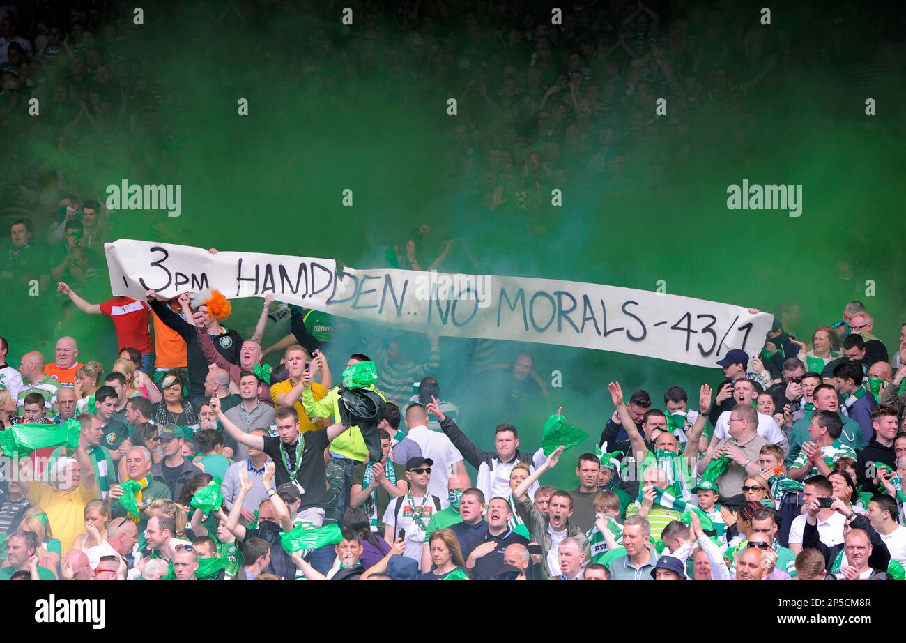 May 26, 2013 - Glasgow, United Kingdom - Celtic fans hold up a banner complaining - William Hill Scottish Cup Final 2013 - Hibernian vs Celtic - Hampden Park Stadium - Glasgow - Scotland - 26/05/13 - Picture Simon Bellis/Sportimage (Cal Sport Media via AP Images) Stockfoto
