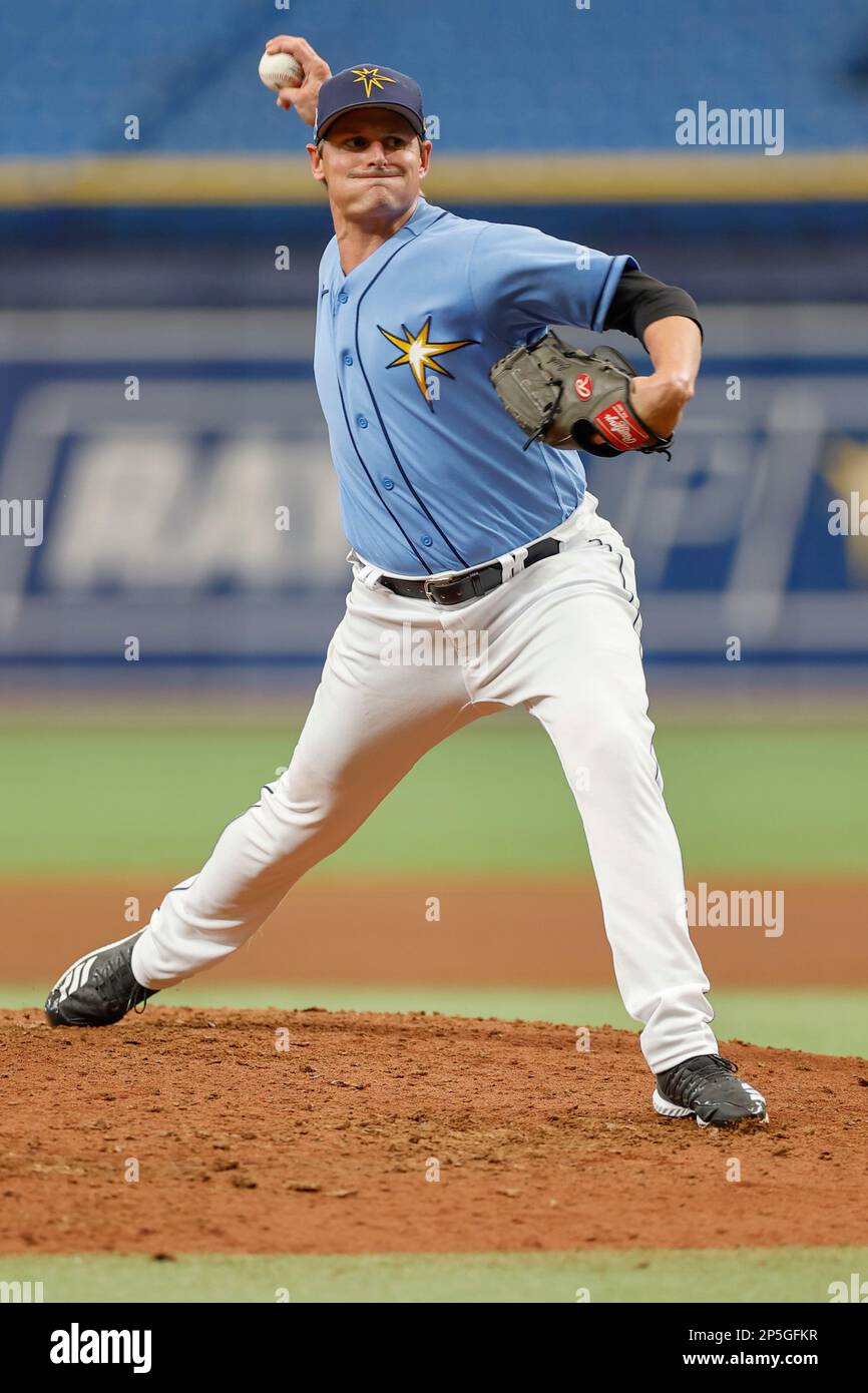 St. Petersburg, Florida, USA; Tampa Bay Rays Relief Pitcher Kyle Crick (30) bietet während eines MLB-Frühjahrstrainings gegen die Miami Marlins AT einen Platz Stockfoto