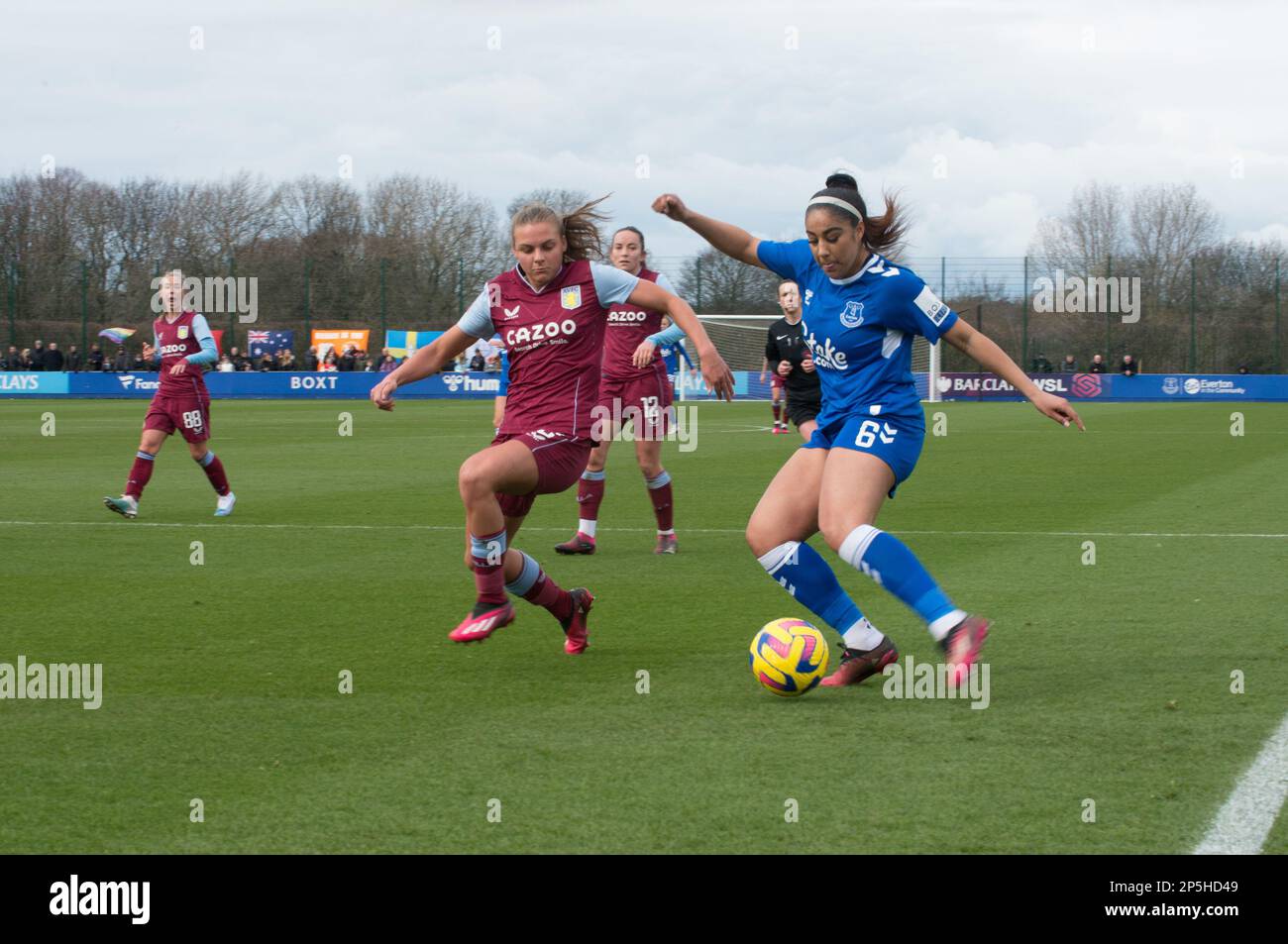 Nicht exklusiv: WSL Everton V Aston Villa im Walton Park Stadium, Liverpool Ein Sieg für Aston Villa mit 2,0 Punkten Stockfoto