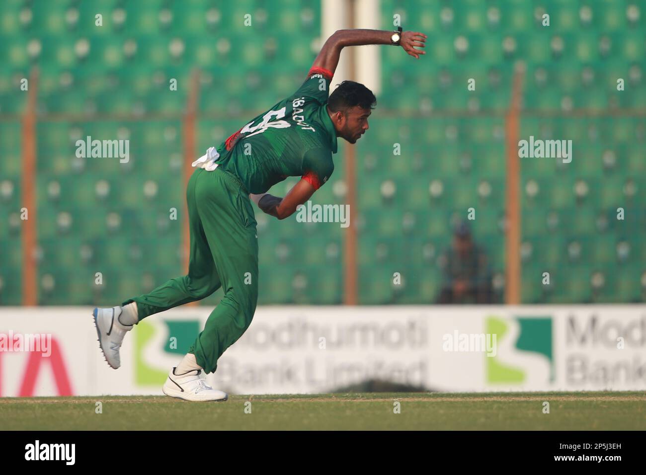 Ebadot Hossain während des 3. Internationalen Spiels Bangladesch-England im Zahur Ahmed Chowdhury Stadium, Sagorika, Chattogram, Bangladesch. Stockfoto