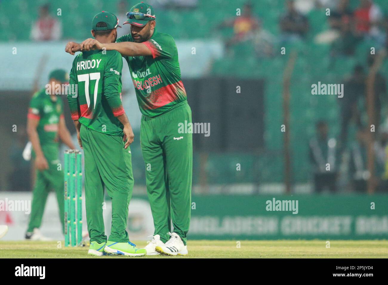 Towhid Hridoy und Tamim Iqbal Khan während des 3. Internationalen Spiels Bangladesch-England im Zahur Ahmed Chowdhury Stadium, Sagorika, Chattogra Stockfoto