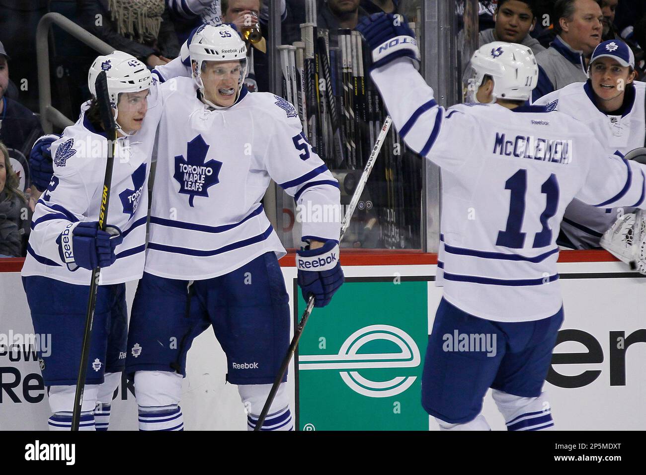 Toronto Maple Leafs' Tyler Bozak (42), Korbinian Holzer (55) and Jay McClement (11) celebrate Bozak's goal on the Winnipeg Jets during second period NHL action in Winnipeg on Thursday, Feb. 7, 2013. (AP Photo/The Canadian Press, John Woods) Stockfoto