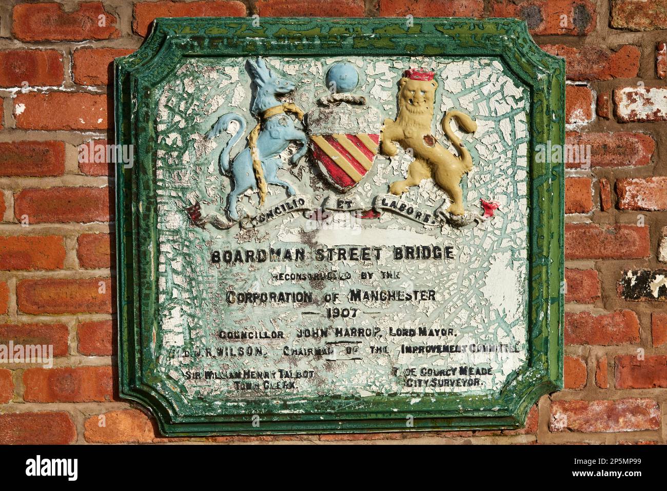 Mayfield Park Manchester Stadtzentrum Boardman Street Bridge Plakette mit Wappen Stockfoto
