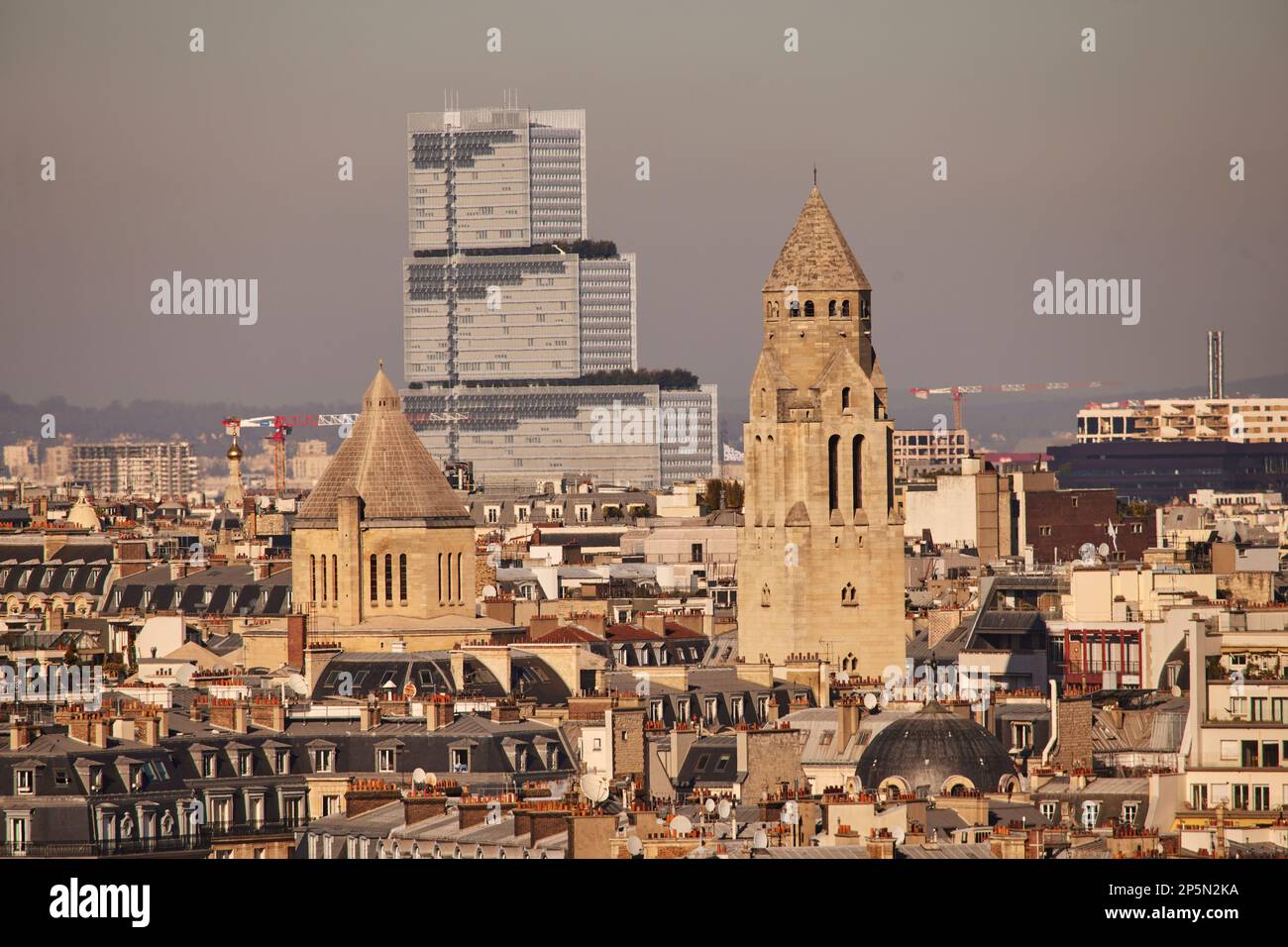 Gestufter Tribunal de Paris-Turm, erbaut von Renzo Piano, um Pariser Gerichte zu beherbergen Stockfoto