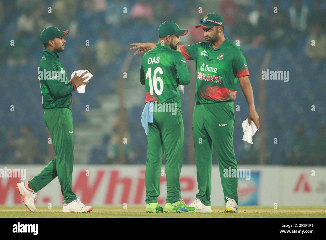 Liton das und Tamim Iqbal Khan während des 3. Internationalen Spiels Bangladesch-England im Zahur Ahmed Chowdhury Stadium, Sagorika, Chattogram, B. Stockfoto