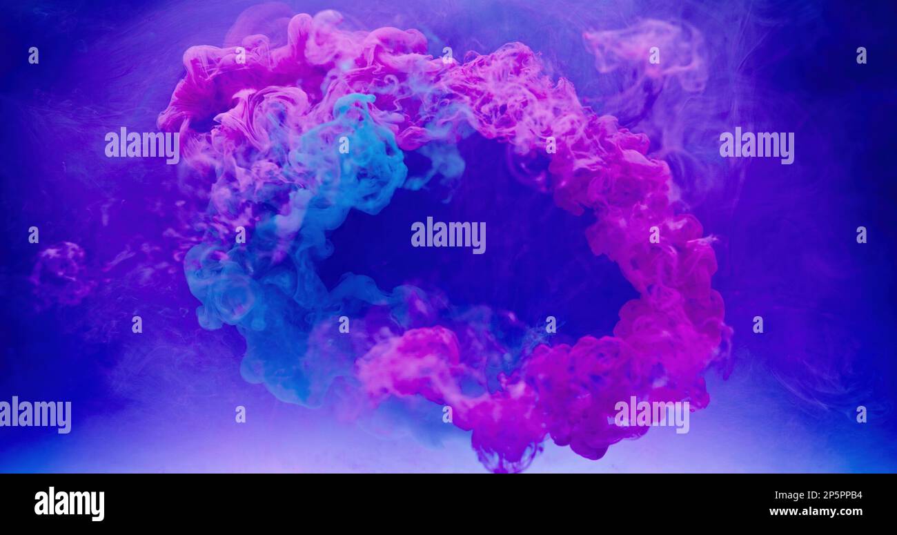 Lack Wasser Rauch Rahmendämpfe Wolke Rosa blauer Nebel Stockfoto