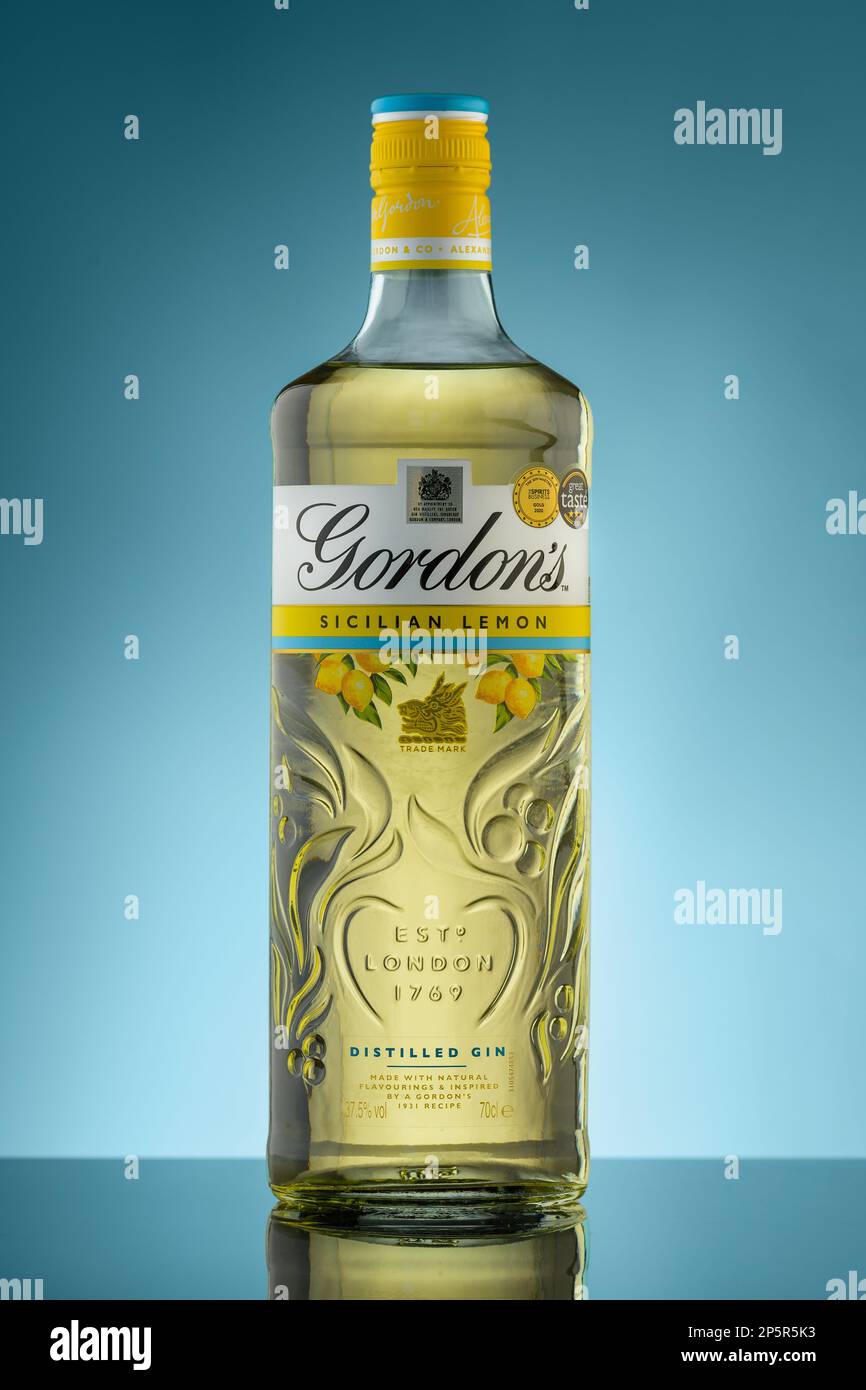 Gordons sizilianische Gin-Flasche Stockfoto