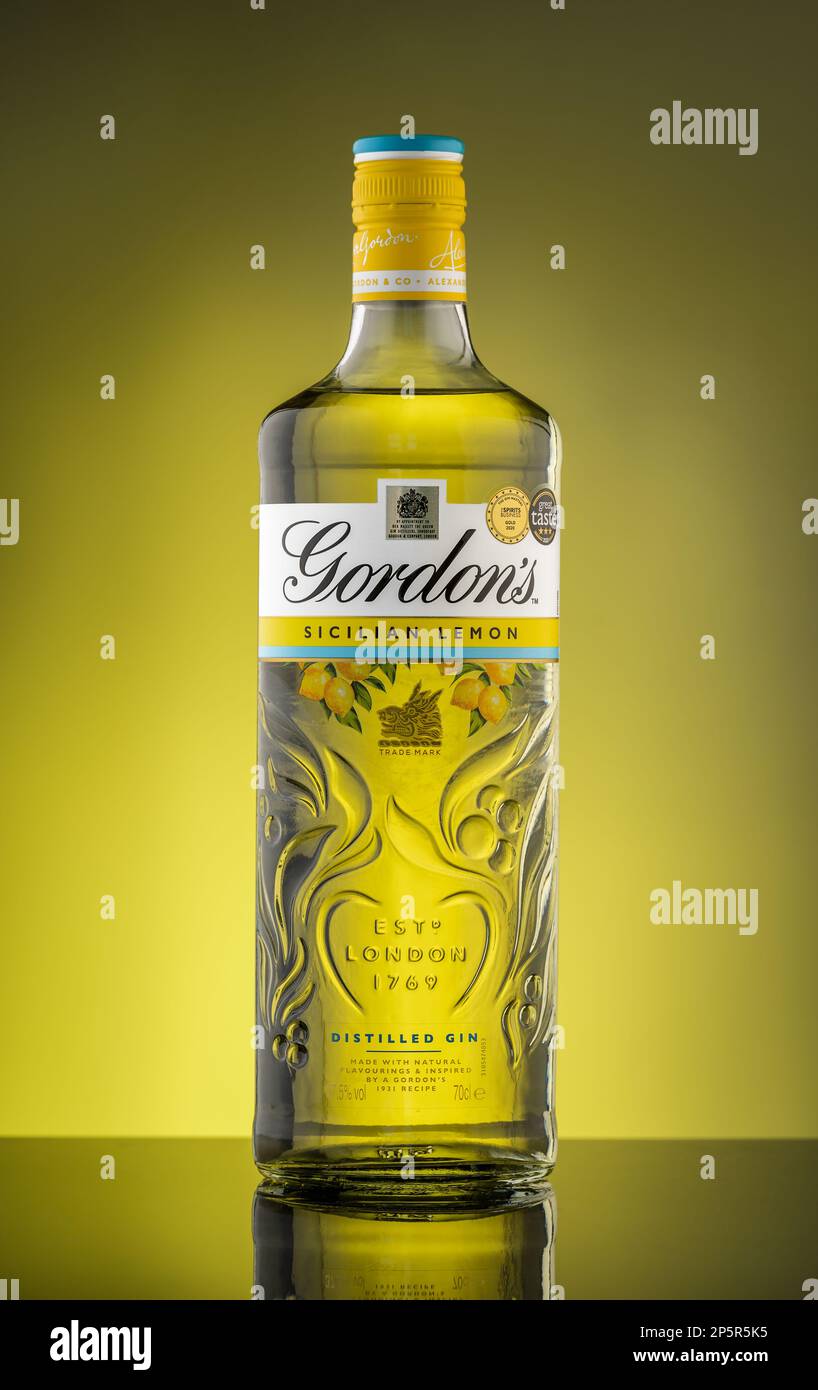 Sizilianische Zitrone Gordons Gin-Flasche Stockfoto