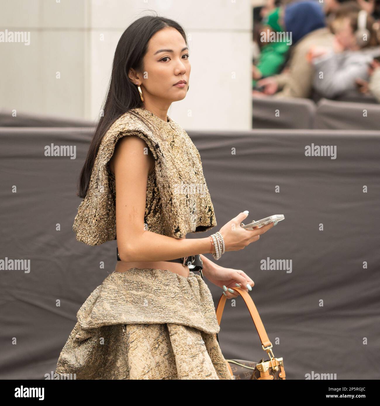 Paris, Frankreich, 06/03/2023. Yoyo Cao bei der Louis Vuitton Frauenbekleidung Herbst/Winter 2023 Show PARIS FASHION WEEK - MÄRZ 03 2023 Stockfoto