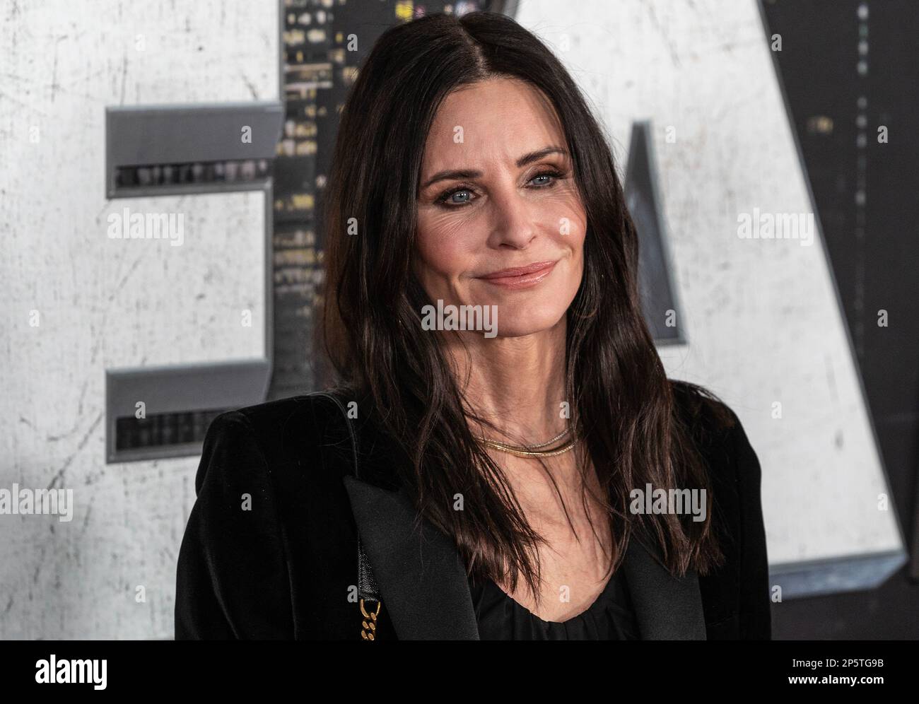 7. März 2023, New York, New York, USA: Courteney Cox nimmt an der Weltpremiere von „Scream VI“ im AMC Lincoln Square Theater Teil (Kreditbild: © Lev Radin/Pacific Press via ZUMA Press Wire) – NUR REDAKTIONELLE VERWENDUNG! Nicht für den kommerziellen GEBRAUCH! Stockfoto