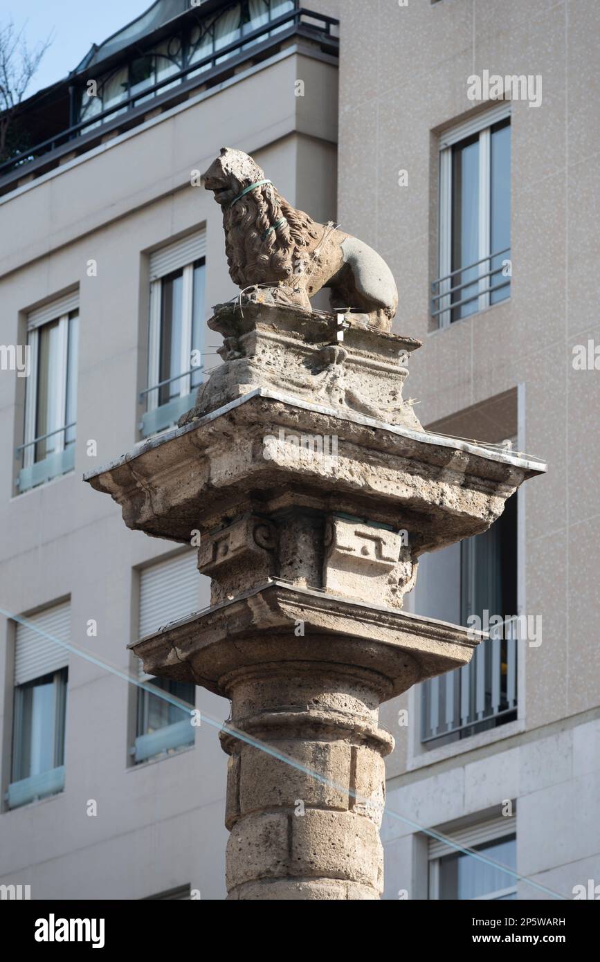 Italien, Lombardei, Mailand, Piazza San Babila, Colonna del Leone, Löwe Colomun Stockfoto