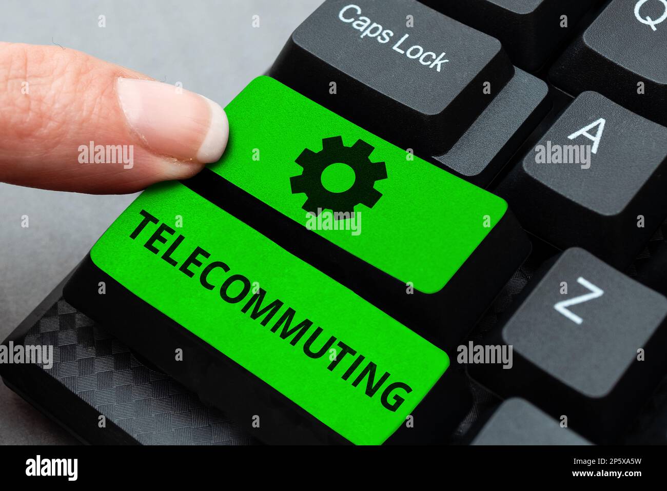 Schreiben mit Textanzeige Telecommuting. Geschäftsansatz Arbeiten Sie zu Hause über eine elektronische Verbindung mit der Zentrale Stockfoto