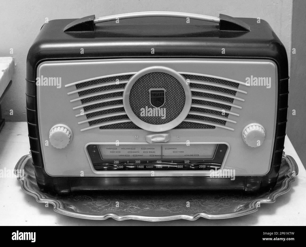 Oldtimer-Radio – Ultra R786-Doppelfunkgerät mit Krönung Stockfoto
