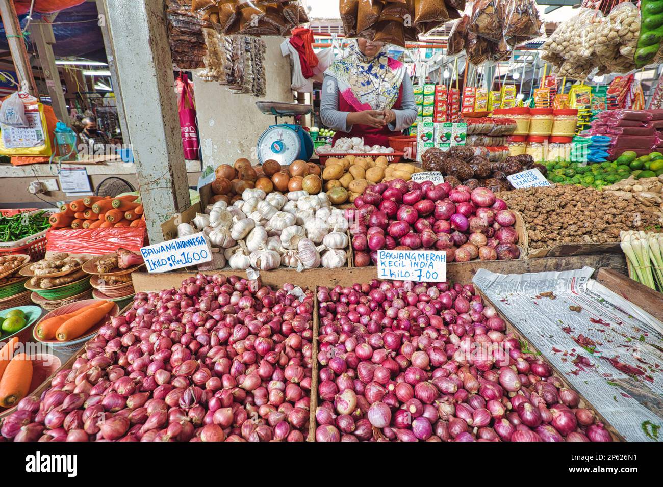 Kuala Lumpur, Malaysia - Januar 2023: Im Chow Kit Road Market sind viele der Anbieter kleine Bauern, die ihre Produkte vor Ort anbauen und stolz darauf sind Stockfoto