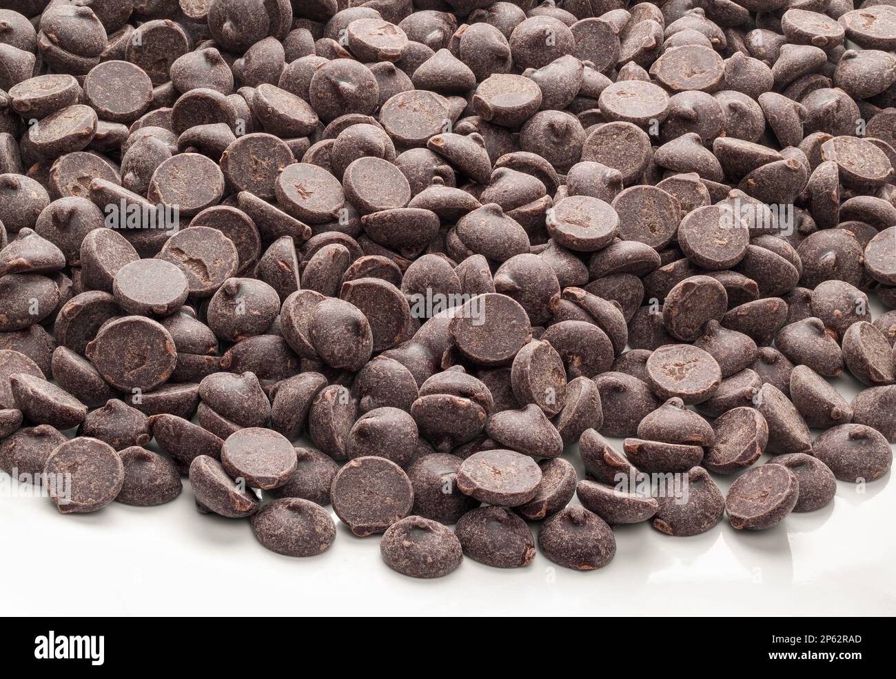 Ein Haufen dunkler Schokoladenstücke Stockfoto