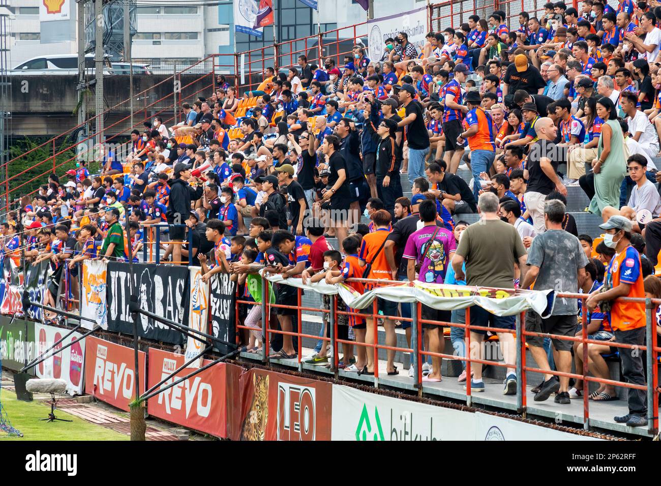 Zuschauer beim Thai Premier League Match, PAT Stadium, Bangkok Stockfoto