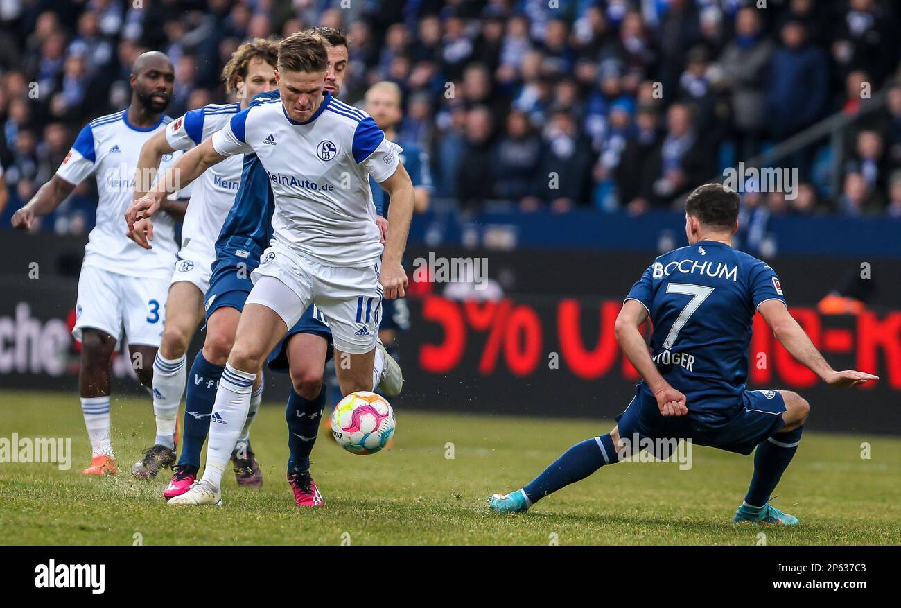 Bochum, Bahrain. 07. März 2023. #7 Kevin Stoeger/VfL Bochum, #11 Marius Buelter/Schalke 04VfL Bochum vs FC Schaklke 04, 1.BL, 04.03.2023 Vonovia Ruhrstadion Bochum, DFB-VORSCHRIFTEN VERBIETEN DIE VERWENDUNG VON FOTOS ALS BILDSEQUENZEN UND/ODER QUASI-VIDEO. Honorarpflichtiges Foto, gebührenpflichtiges Bild, Copyright © ATP STIEFEL Udo (STIEFEL Udo/ATP/SPP) Kredit: SPP Sport Press Photo. Alamy Live News Stockfoto