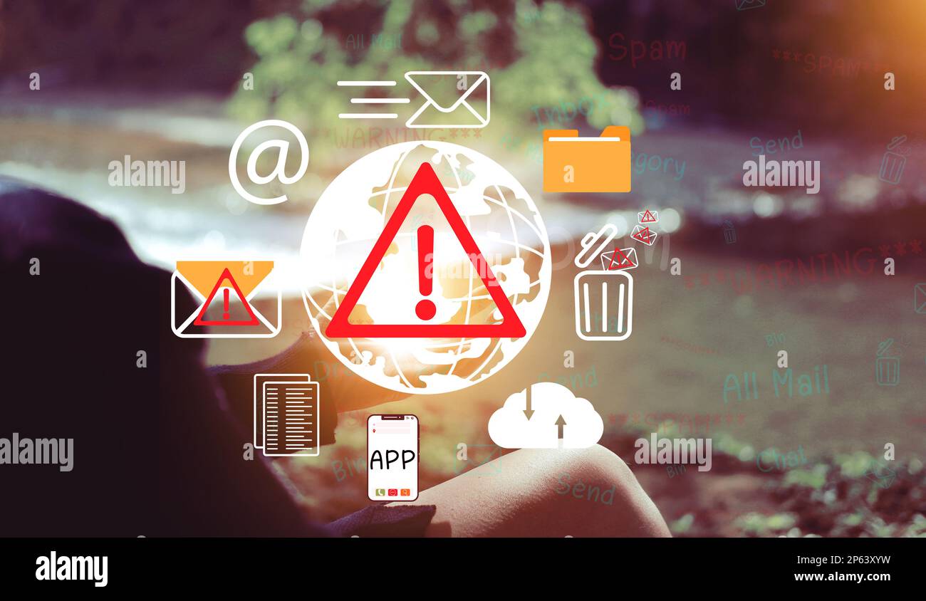 Das Konzept von E-Mail und Computerviren. Sehen Sie sich die Konzepte von Internetsicherheit, Spam und E-Marketing auf dem Bildschirm an. Popup-Warnungen in Spam-E-Mails. Stockfoto