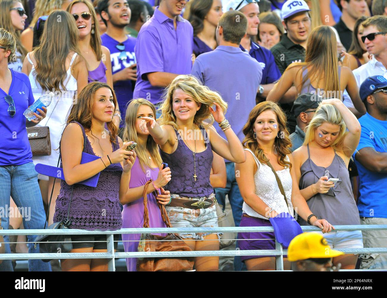 Sept. 8, 2012 - Fort Worth, TX, U.S - Sept 08, 2012.TCU fans cheer during the game between the Grambling State Tigers and the TCU Horned Frogs at Amon G. Carter in Fort WorthTexas.. (Cal Sport Media via AP Images) Stockfoto