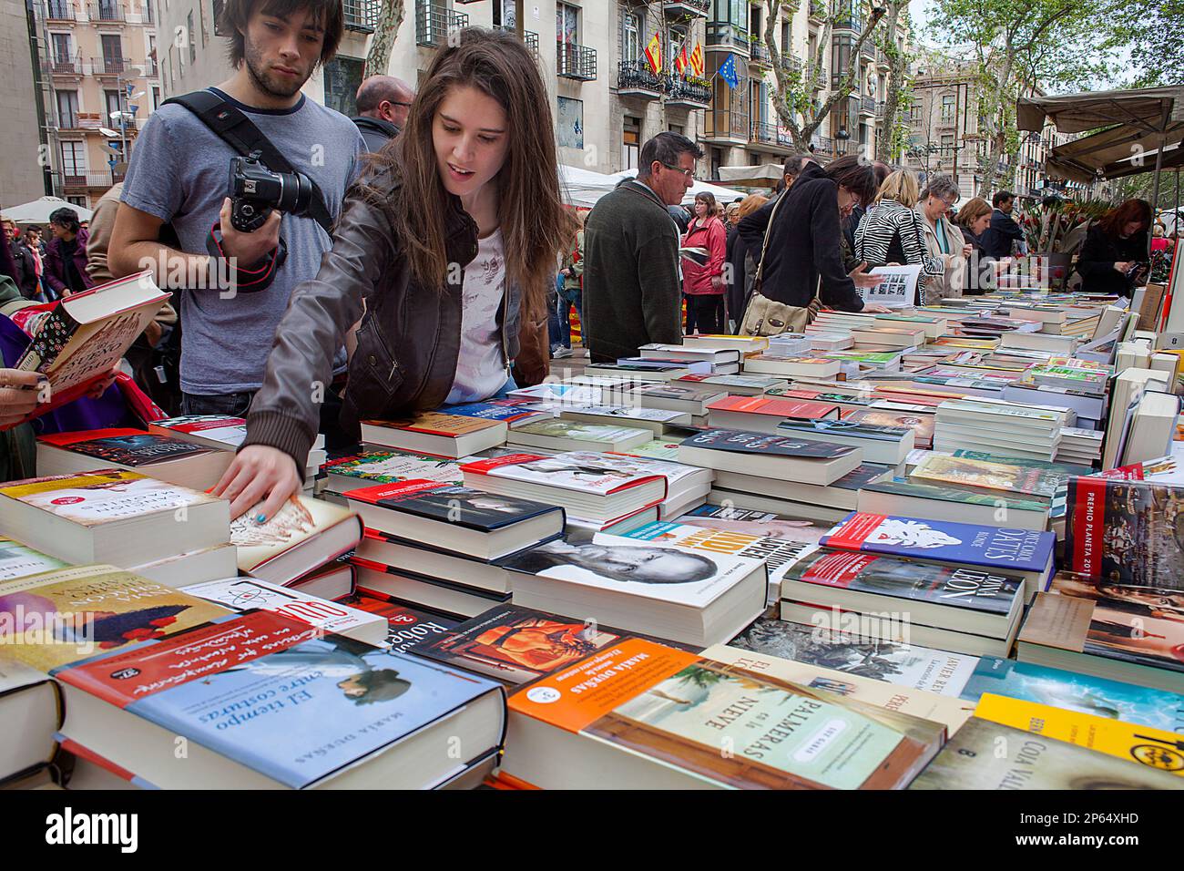 Buch-Stall in der La Rambla, Sant Jordis Tag (23. April), Barcelona, Katalonien, Spanien Stockfoto