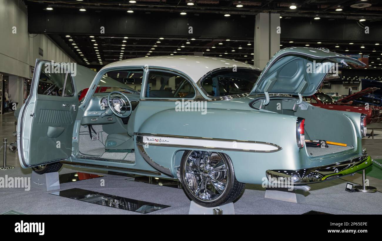 DETROIT, MI/USA - 24. Februar 2023: A 1954 Chevrolet Bel Air Interpretation, in Detroit AutoRama. Stockfoto
