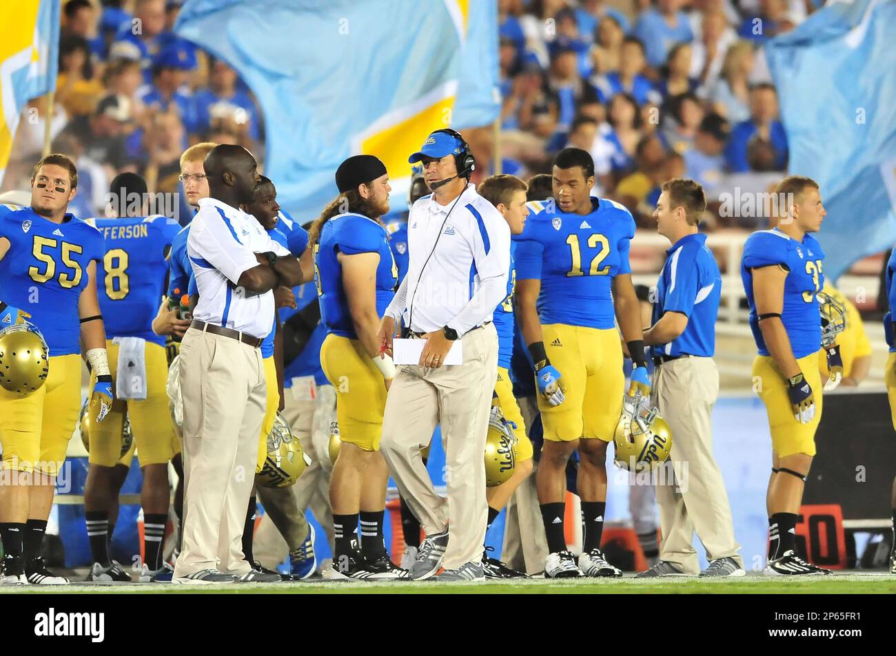September 15, 2012 Pasadena, CA.UCLA Bruins head coach Jim Mora during the NCAA Football game between the Houston Cougars and the UCLA Bruins at the Rose Bowl in Pasadena, California..Louis Lopez/CSM (Cal Sport Media via AP Images) Stockfoto