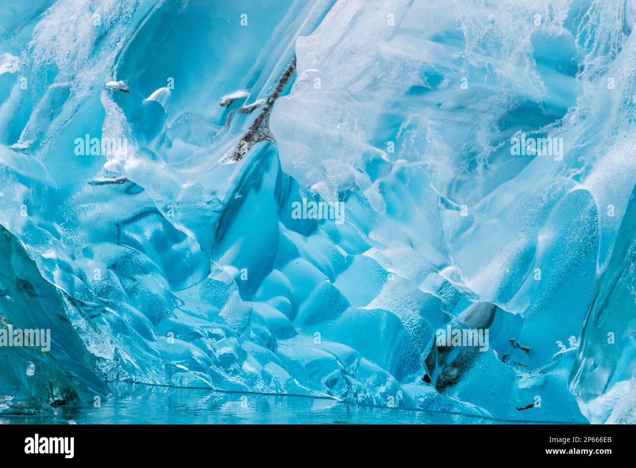 Details des vom South Sawyer Glacier in Tracy Arm-Fords Terror Wilderness, Südost-Alaska, Vereinigte Staaten von Amerika, Nordamerika, gekalkten Eiss Stockfoto