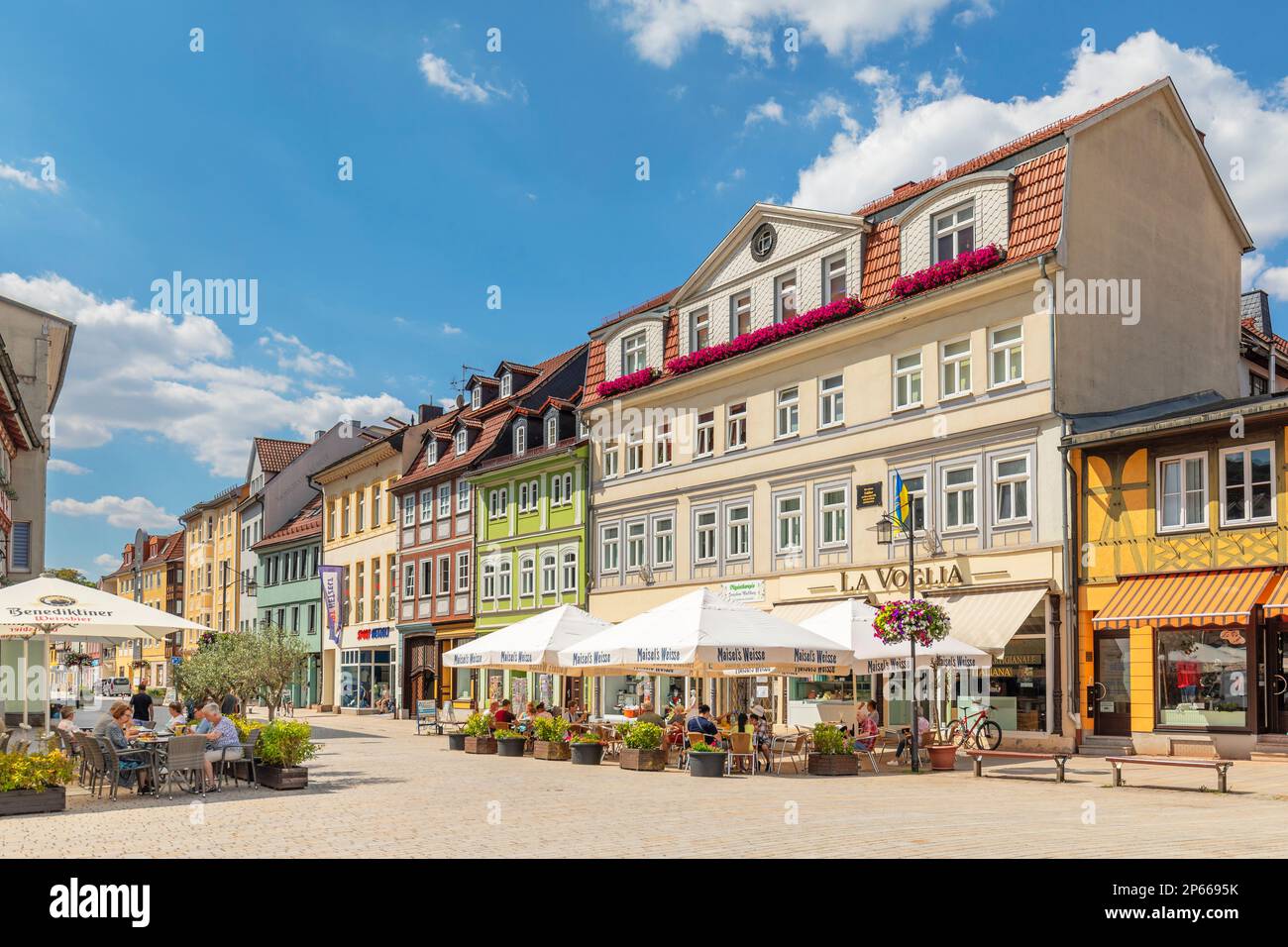 Cafés auf dem Marktplatz, Meiningen, Werratal Valley, Rhon, Thüringen, Deutschland, Europa Stockfoto