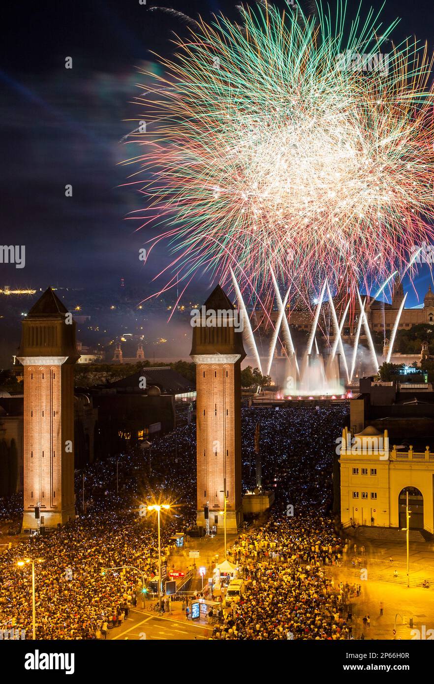 Feuerwerk am Plaza de España in La Merce Festiva, Barcelona. Katalonien. Spanien Stockfoto