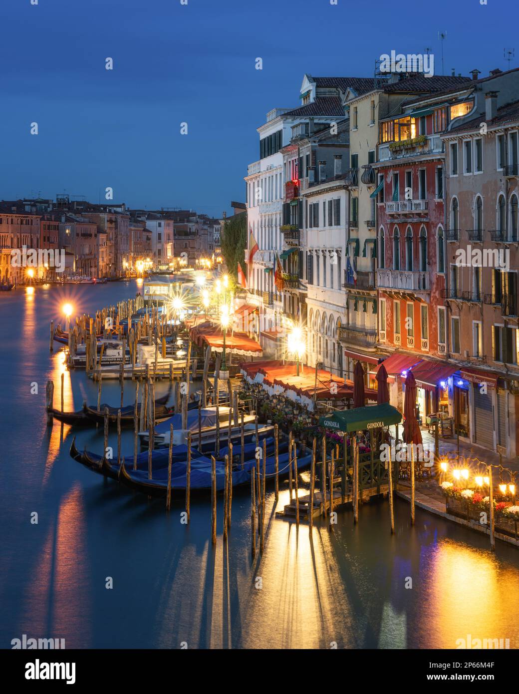 Rialto in der Abenddämmerung, Venedig, UNESCO-Weltkulturerbe, Veneto, Italien, Europa Stockfoto